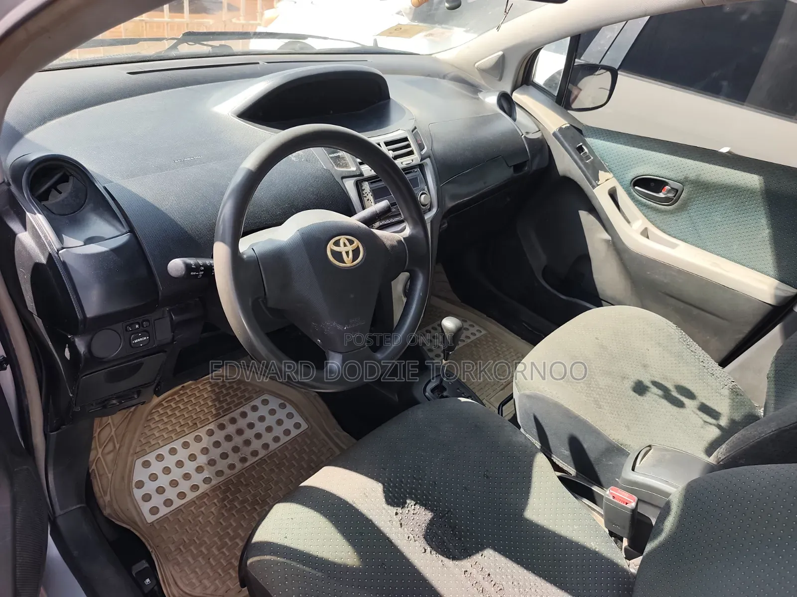 Toyota Vitz 2010 Silver