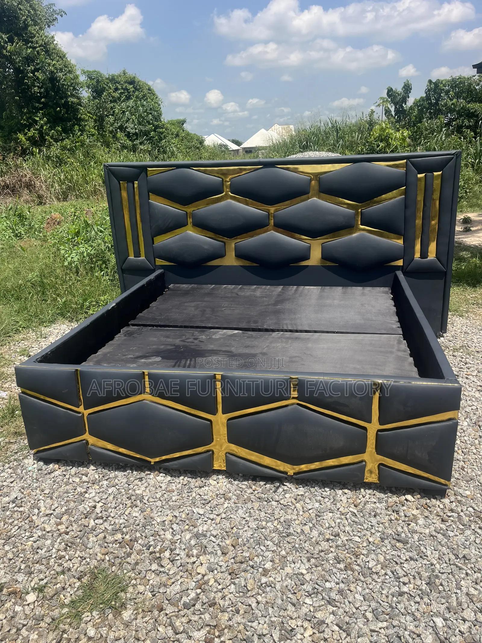 Quality Modern Queen Size Bed Frame Factory Direct Price
