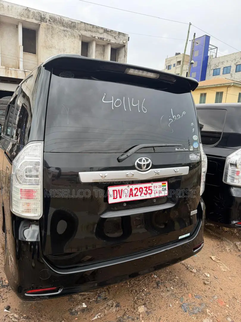 Toyota Voxy 2011 Black