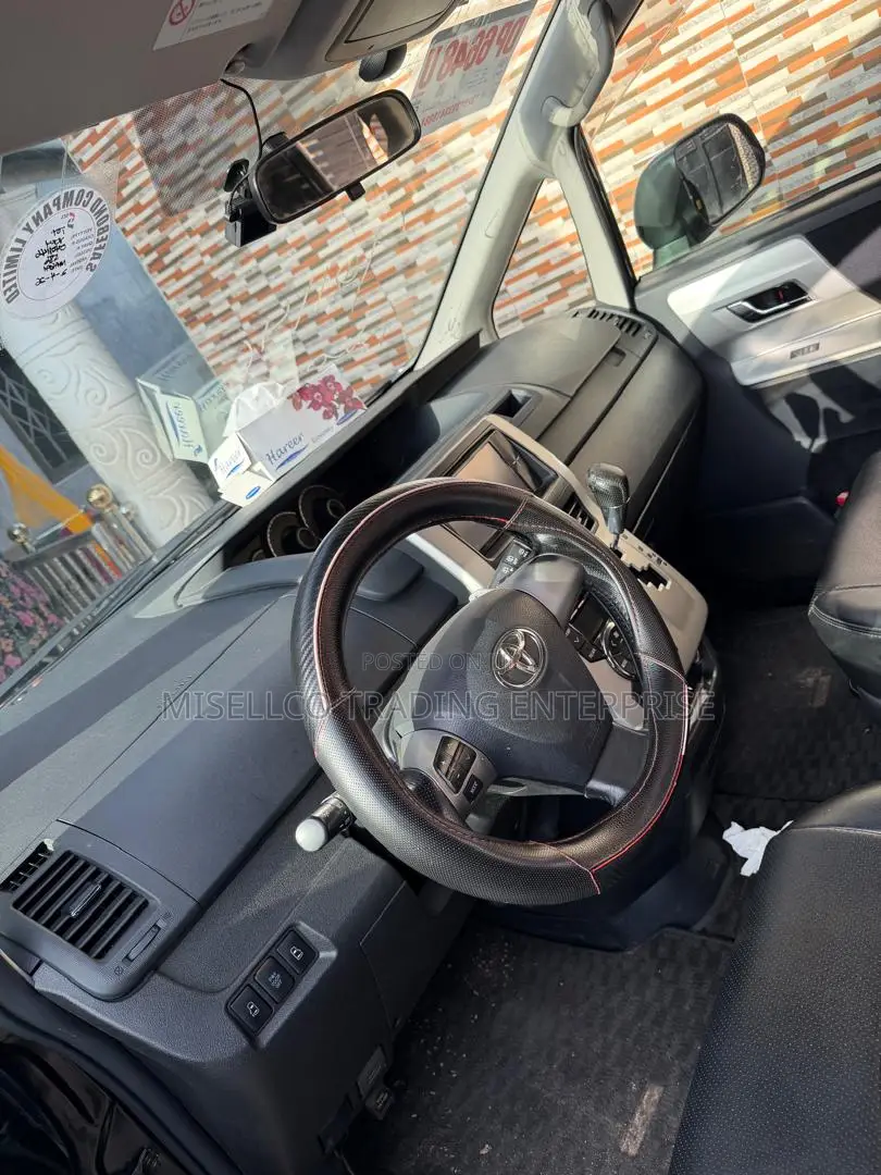 Toyota Voxy 2011 Black