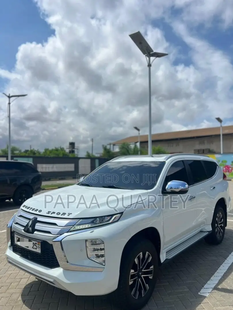 Mitsubishi Montero Sport 2025 White