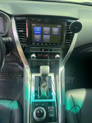 Mitsubishi Montero Sport 2025 White