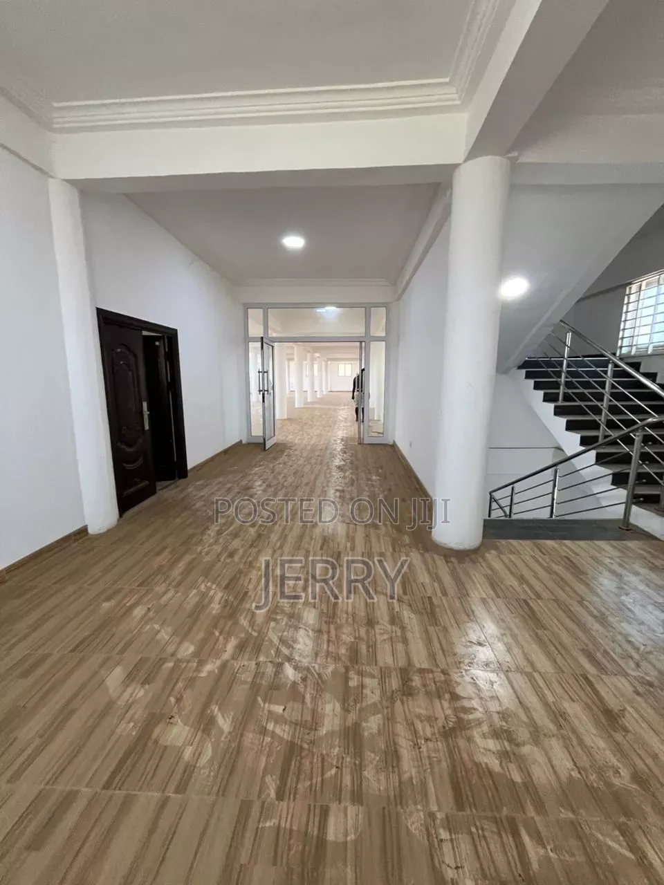 Warehouse for Rent at Community 16.