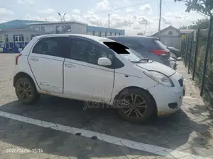 Toyota Vitz 2008 White