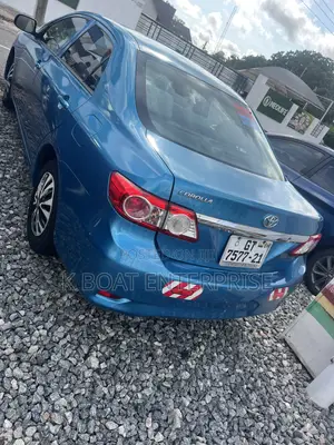 Toyota Corolla LE 4dr Sedan (1.8L 4cyl 4A) 2013