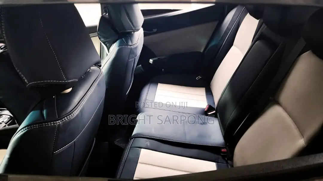 Honda Civic EX Hatchback 2018 Gray