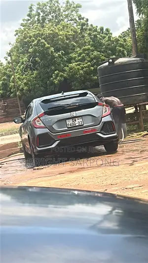 Honda Civic EX Hatchback 2018 Gray
