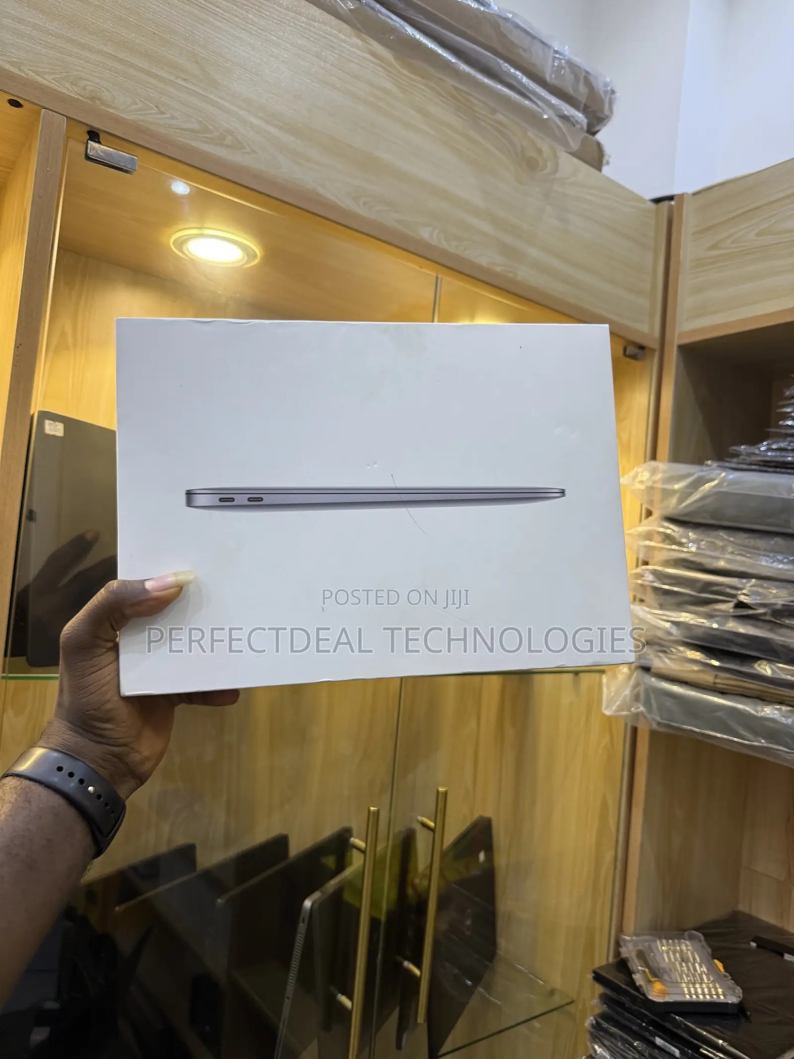 New Laptop Apple MacBook Air 2020 M1 8GB Apple M1 SSD 256GB