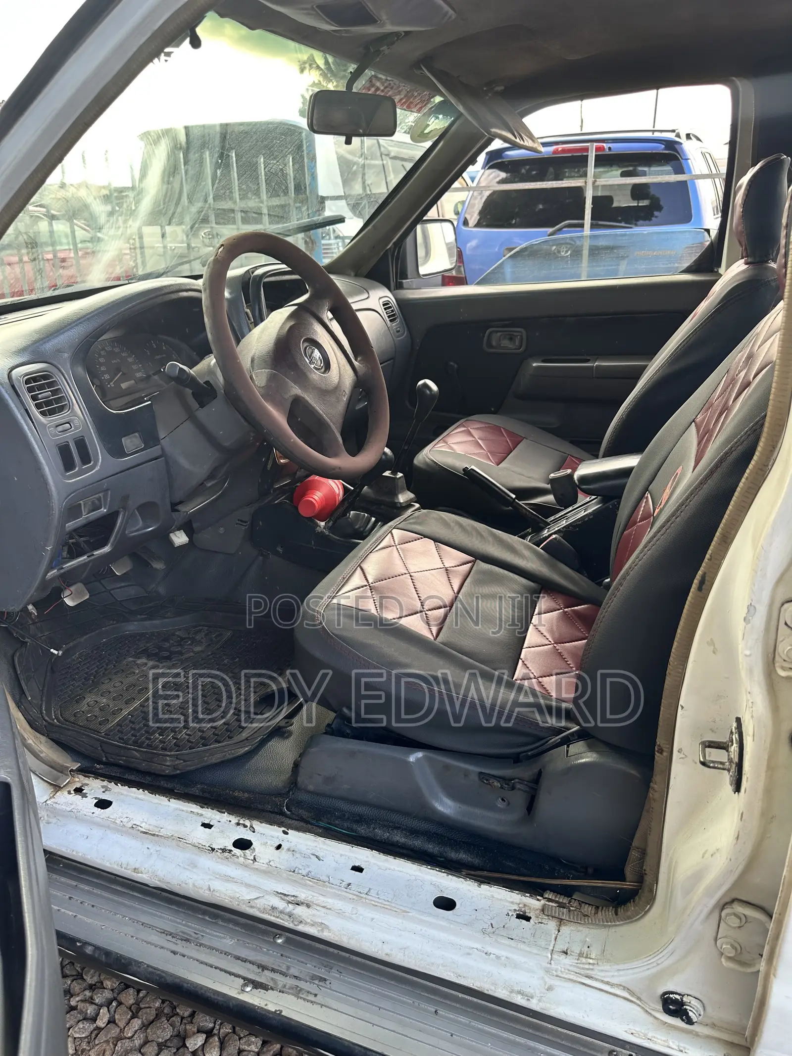 Nissan Pick-Up 2006 White