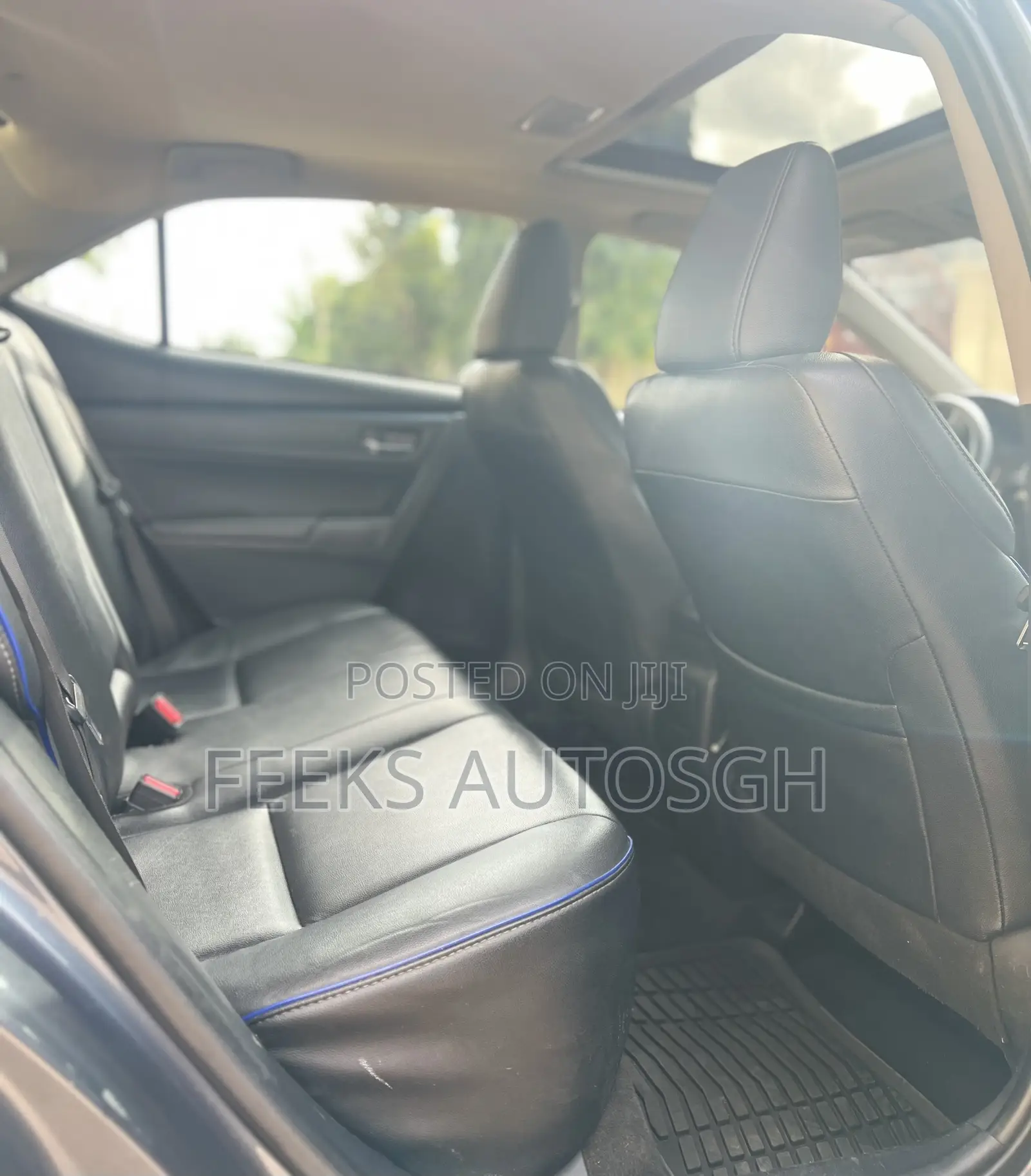 Toyota Corolla XLE (1.8L 4cyl 2A) 2018 Gray