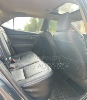 Toyota Corolla XLE (1.8L 4cyl 2A) 2018 Gray