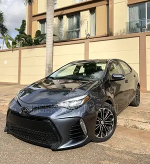 Toyota Corolla XLE (1.8L 4cyl 2A) 2018 Gray