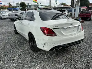 Mercedes-Benz C300 Luxury Sedan RWD (2.0L 4cyl 7A) 2016 White