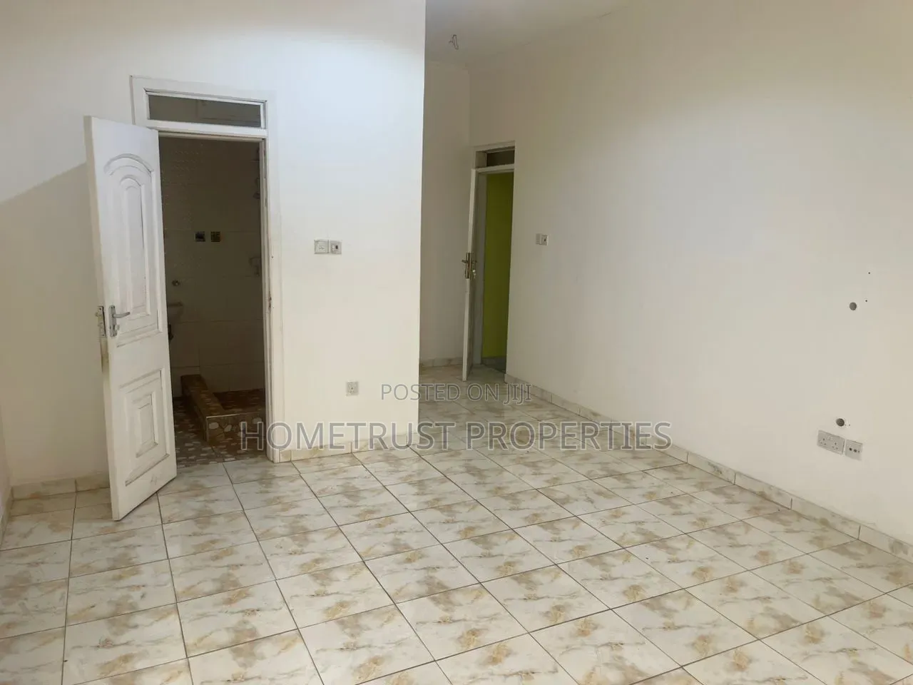 5bdrm House in Amasaman 3 Junction for sale