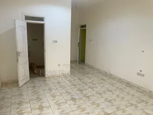 5bdrm House in Amasaman 3 Junction for sale