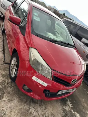 Toyota Vitz 1.3 FWD 5dr 2013 White