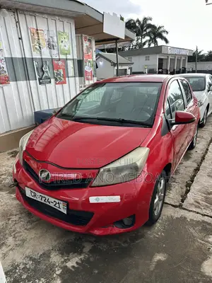 Toyota Vitz 1.3 FWD 5dr 2013 White