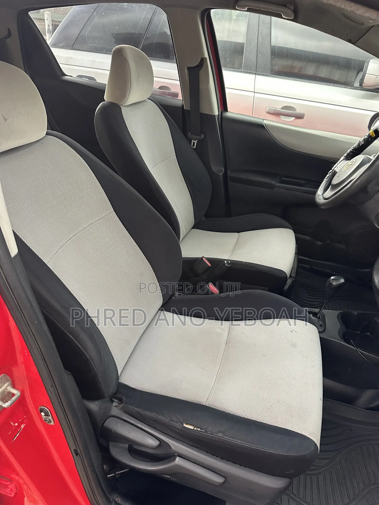 Toyota Vitz 1.3 FWD 5dr 2013 White