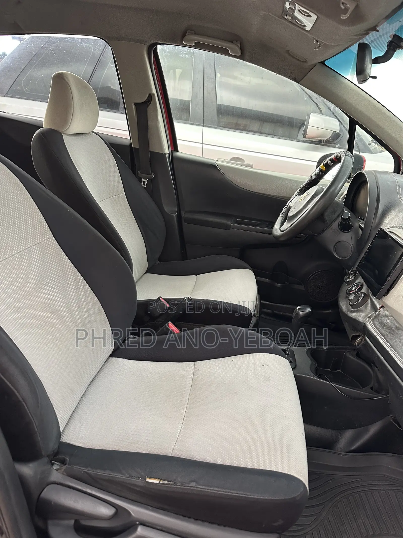 Toyota Vitz 1.3 FWD 5dr 2013 White