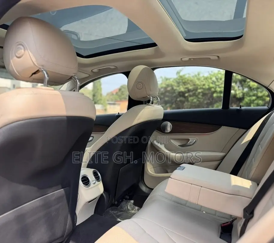 Mercedes-Benz C300 2020 Red