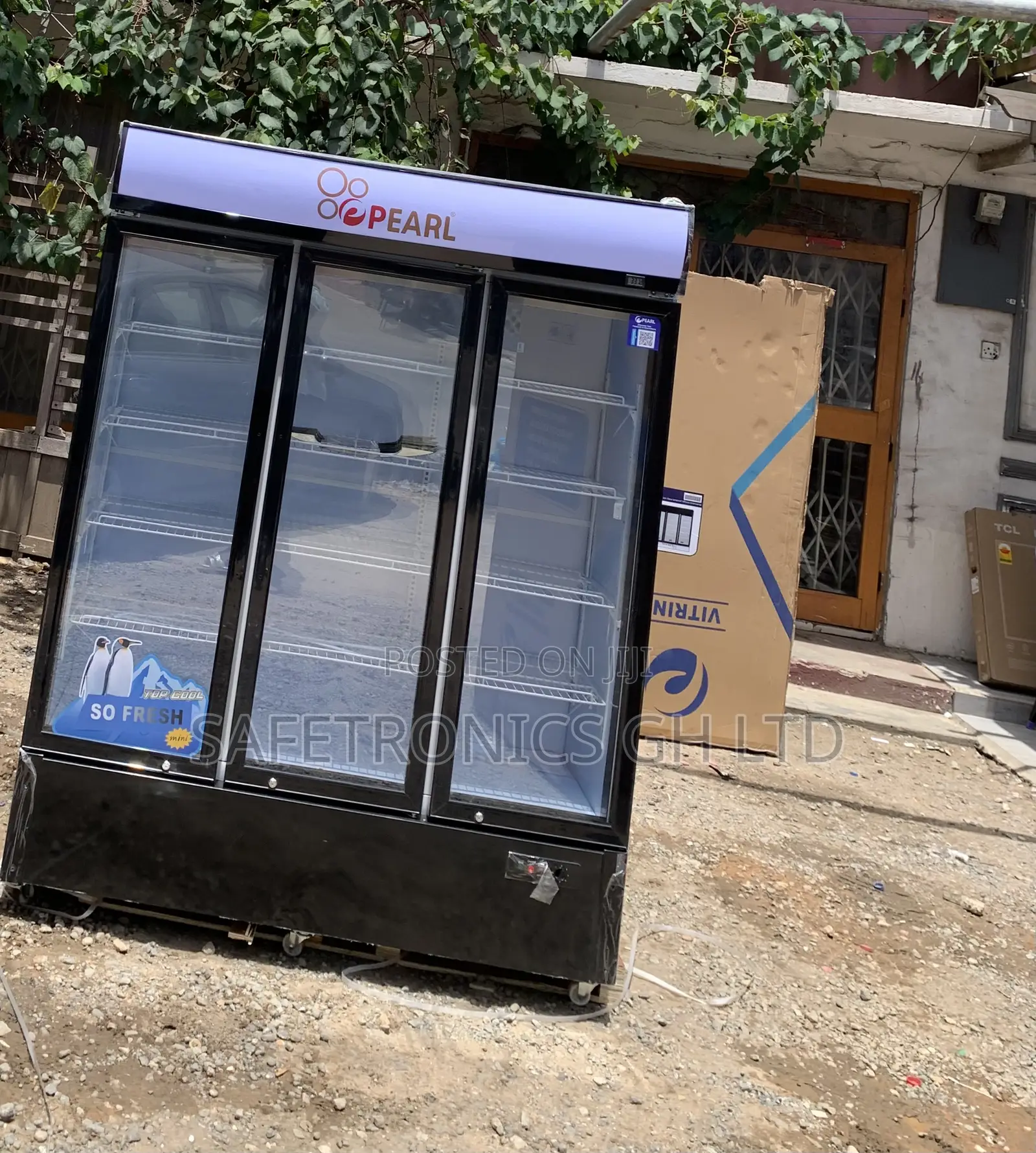 Choose Good Pearl 950 Liters 3 Doors Display Fridge Cooler PVC-150