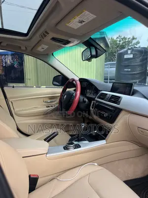 BMW 320i Sedan RWD 2014 Silver
