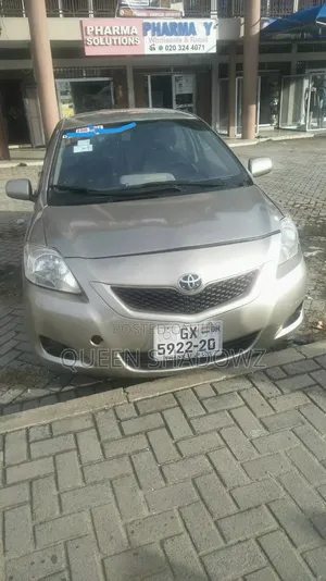 Toyota Yaris 2010 Gold