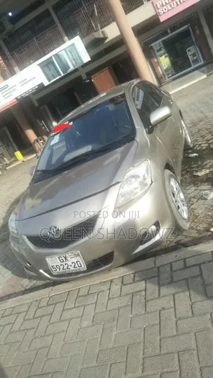 Toyota Yaris 2010 Gold