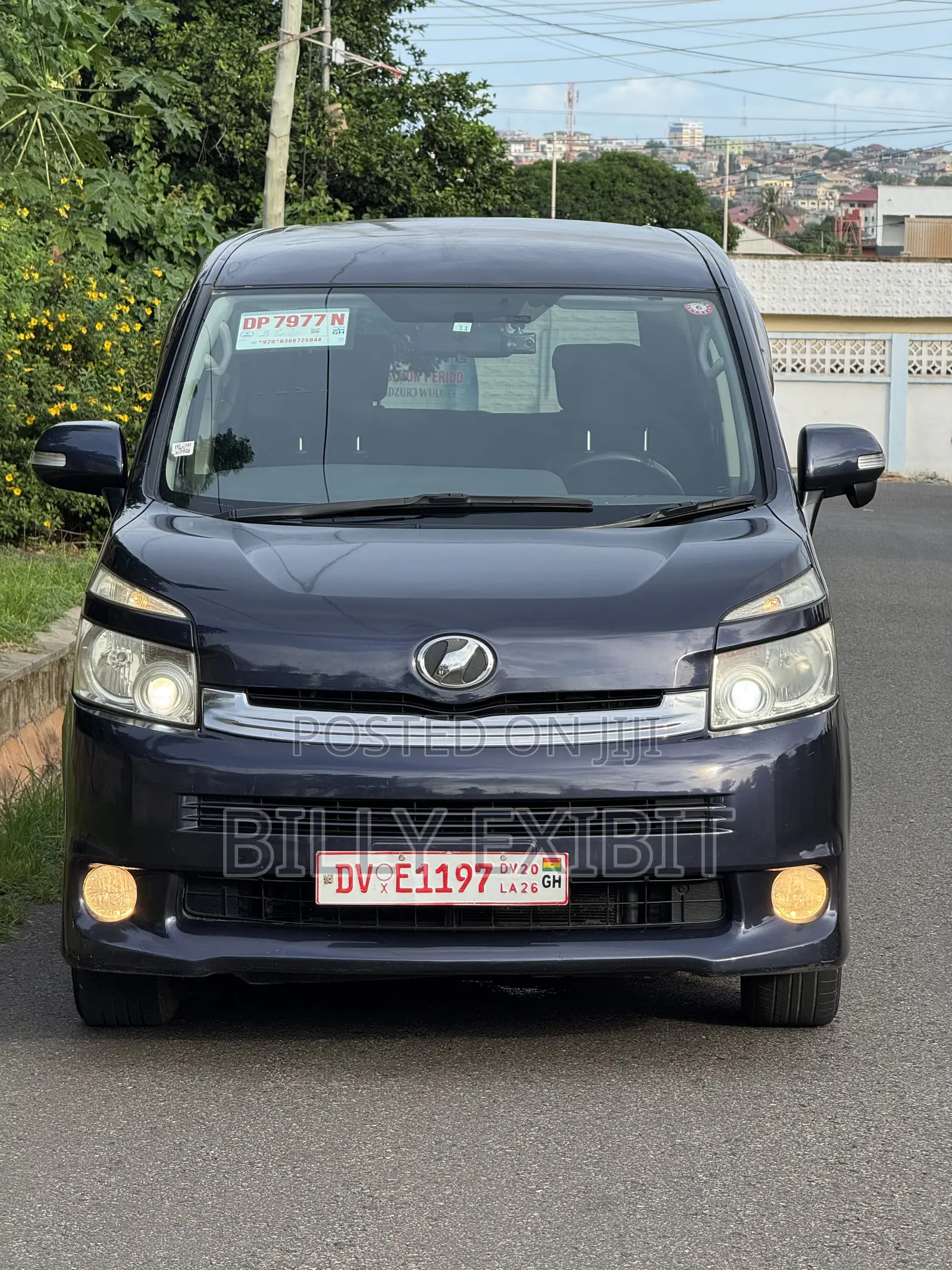 Toyota Voxy 2010 Purple