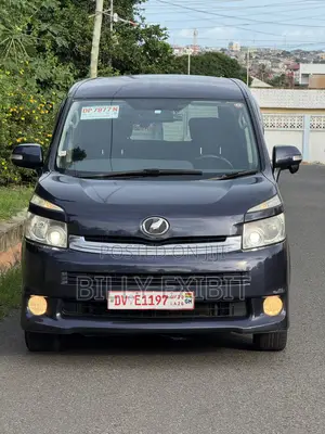Toyota Voxy 2010 Purple