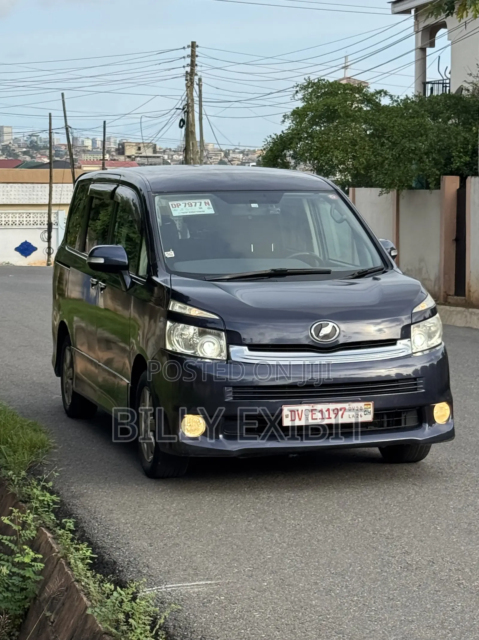 Toyota Voxy 2010 Purple