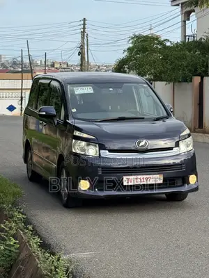 Toyota Voxy 2010 Purple
