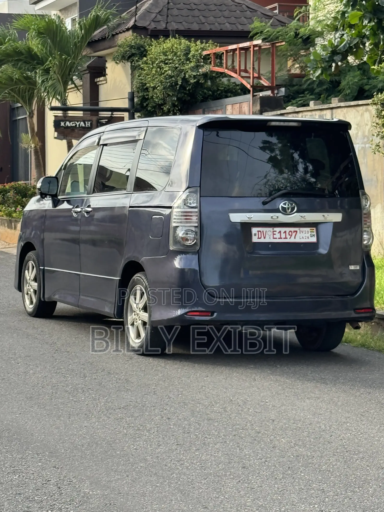 Toyota Voxy 2010 Purple