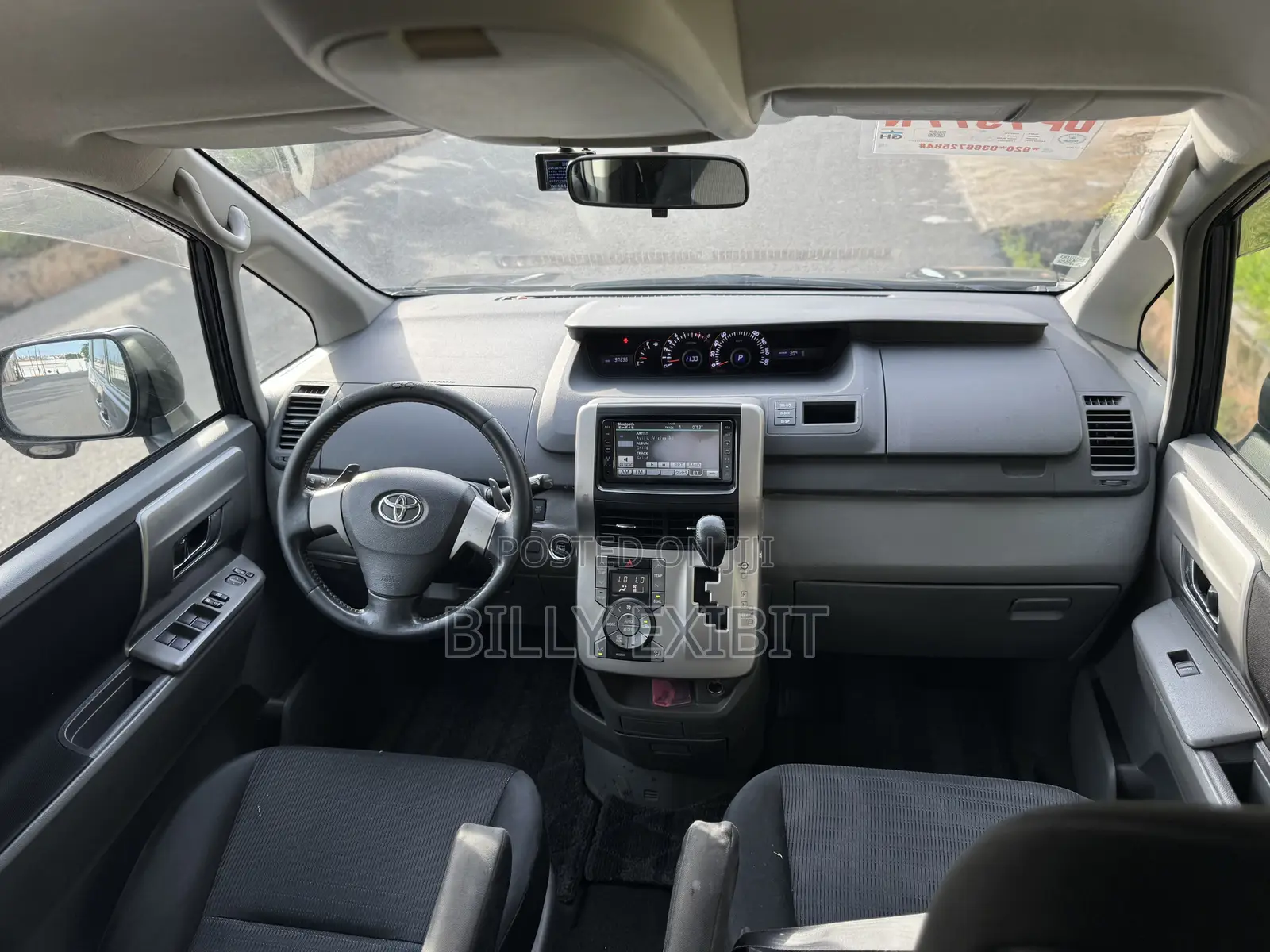 Toyota Voxy 2010 Purple