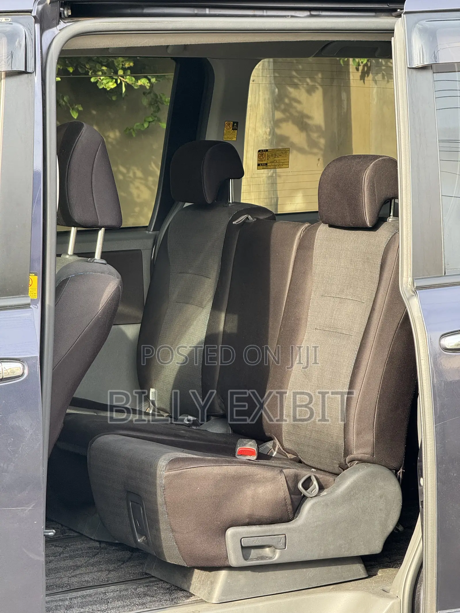 Toyota Voxy 2010 Purple