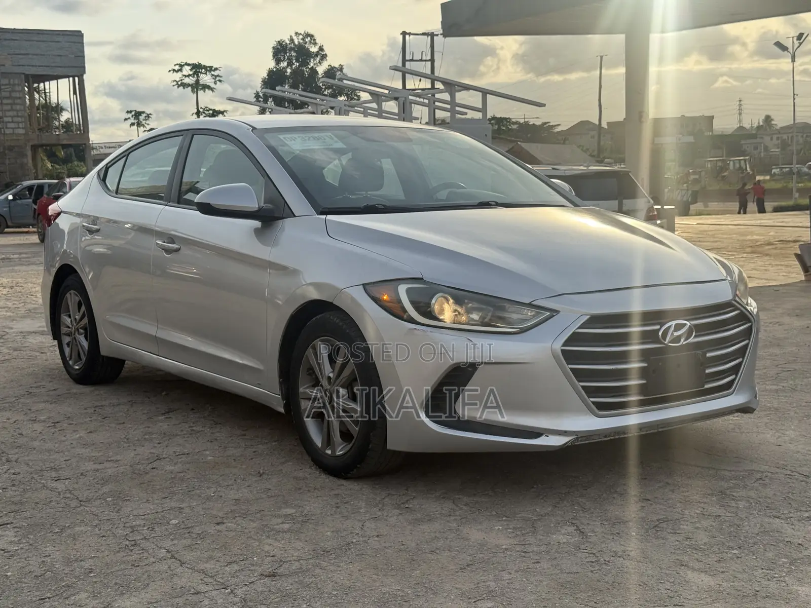 Hyundai Elantra Limited Sedan FWD (2.0L 4cyl 6A) 2017 Silver