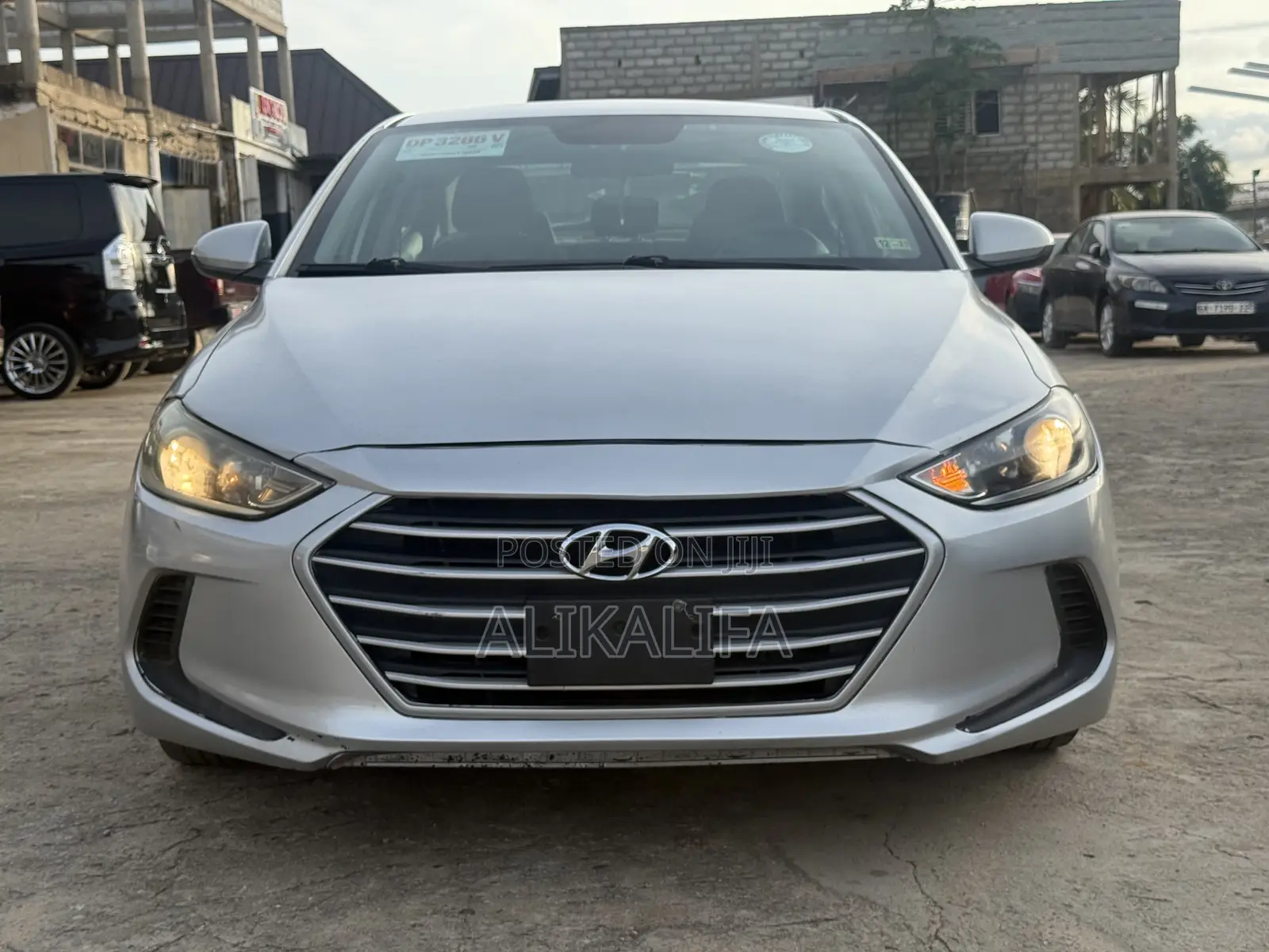Hyundai Elantra Limited Sedan FWD (2.0L 4cyl 6A) 2017 Silver