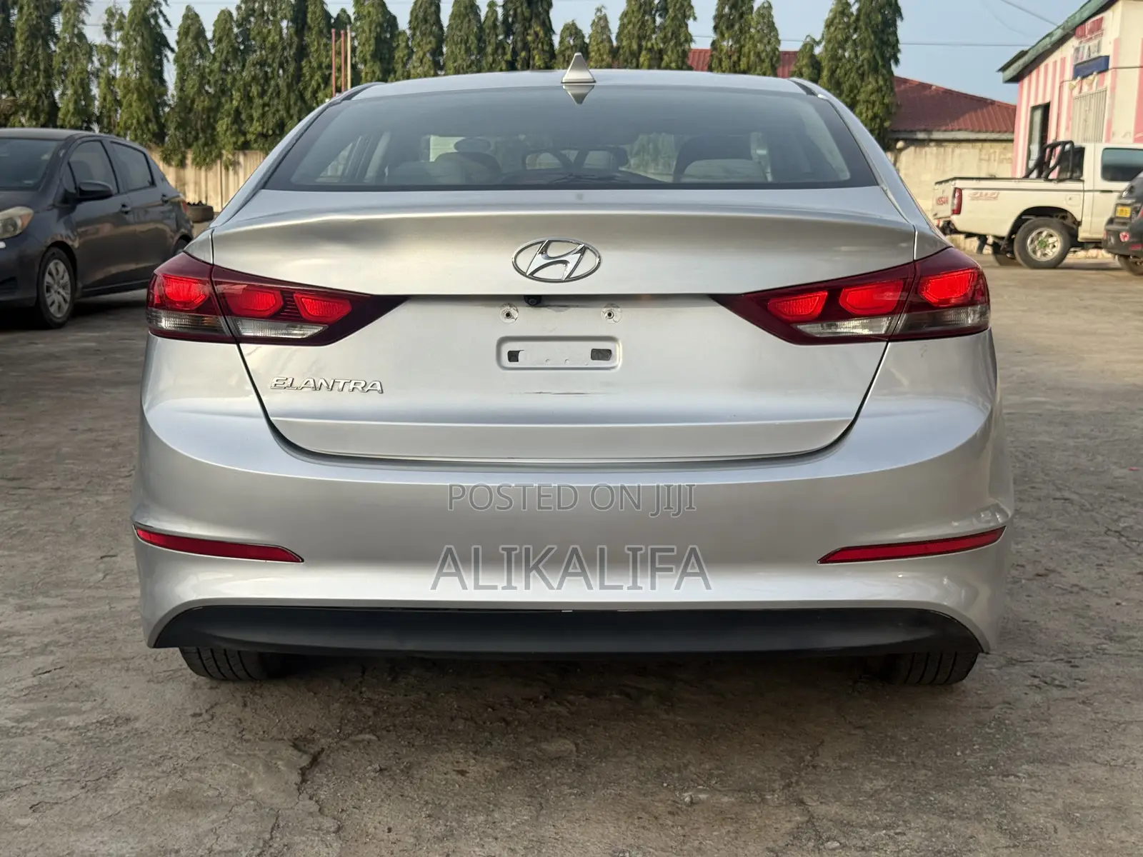 Hyundai Elantra Limited Sedan FWD (2.0L 4cyl 6A) 2017 Silver