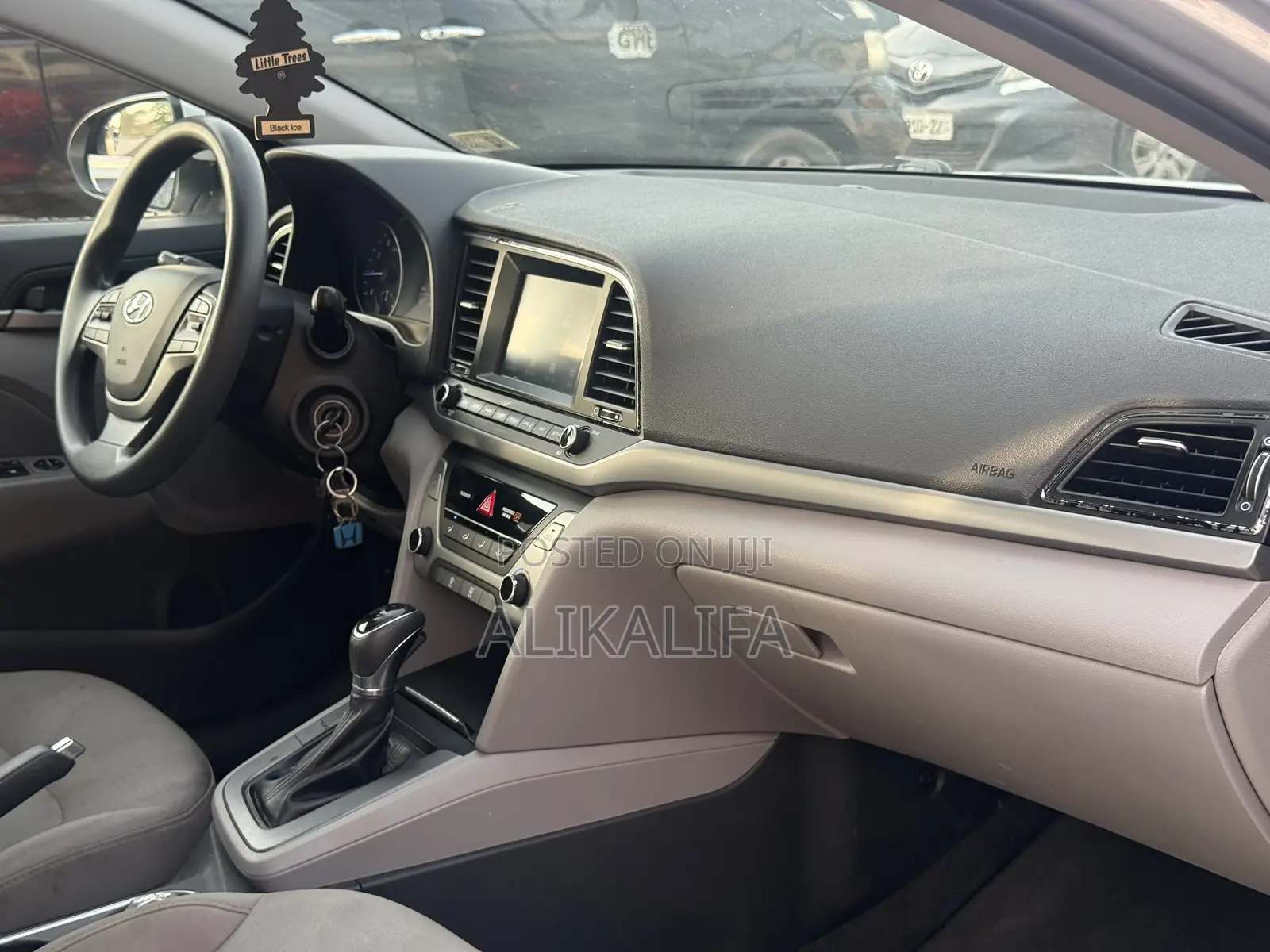Hyundai Elantra Limited Sedan FWD (2.0L 4cyl 6A) 2017 Silver