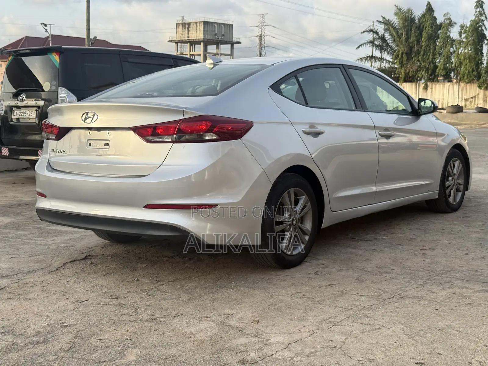 Hyundai Elantra Limited Sedan FWD (2.0L 4cyl 6A) 2017 Silver