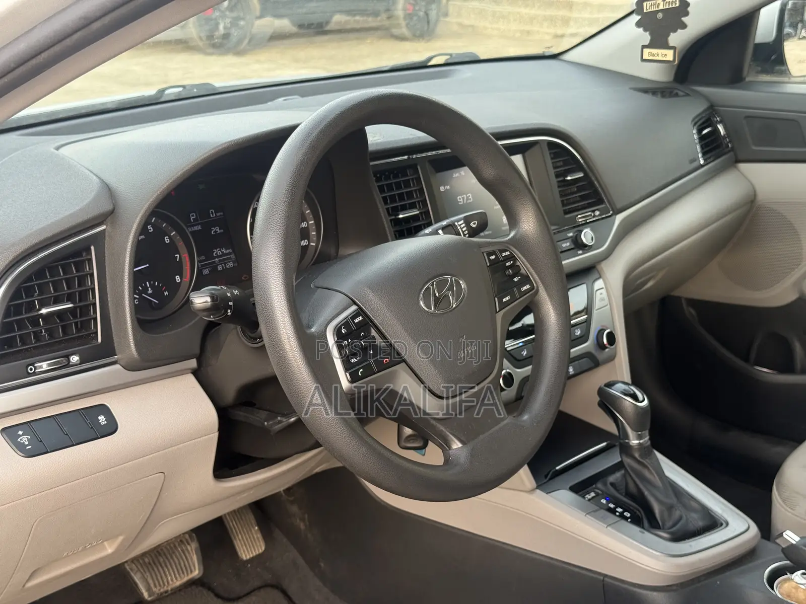 Hyundai Elantra Limited Sedan FWD (2.0L 4cyl 6A) 2017 Silver
