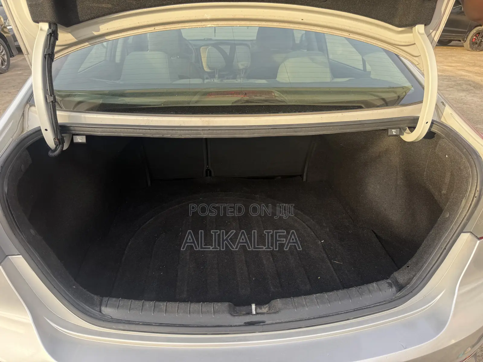 Hyundai Elantra Limited Sedan FWD (2.0L 4cyl 6A) 2017 Silver