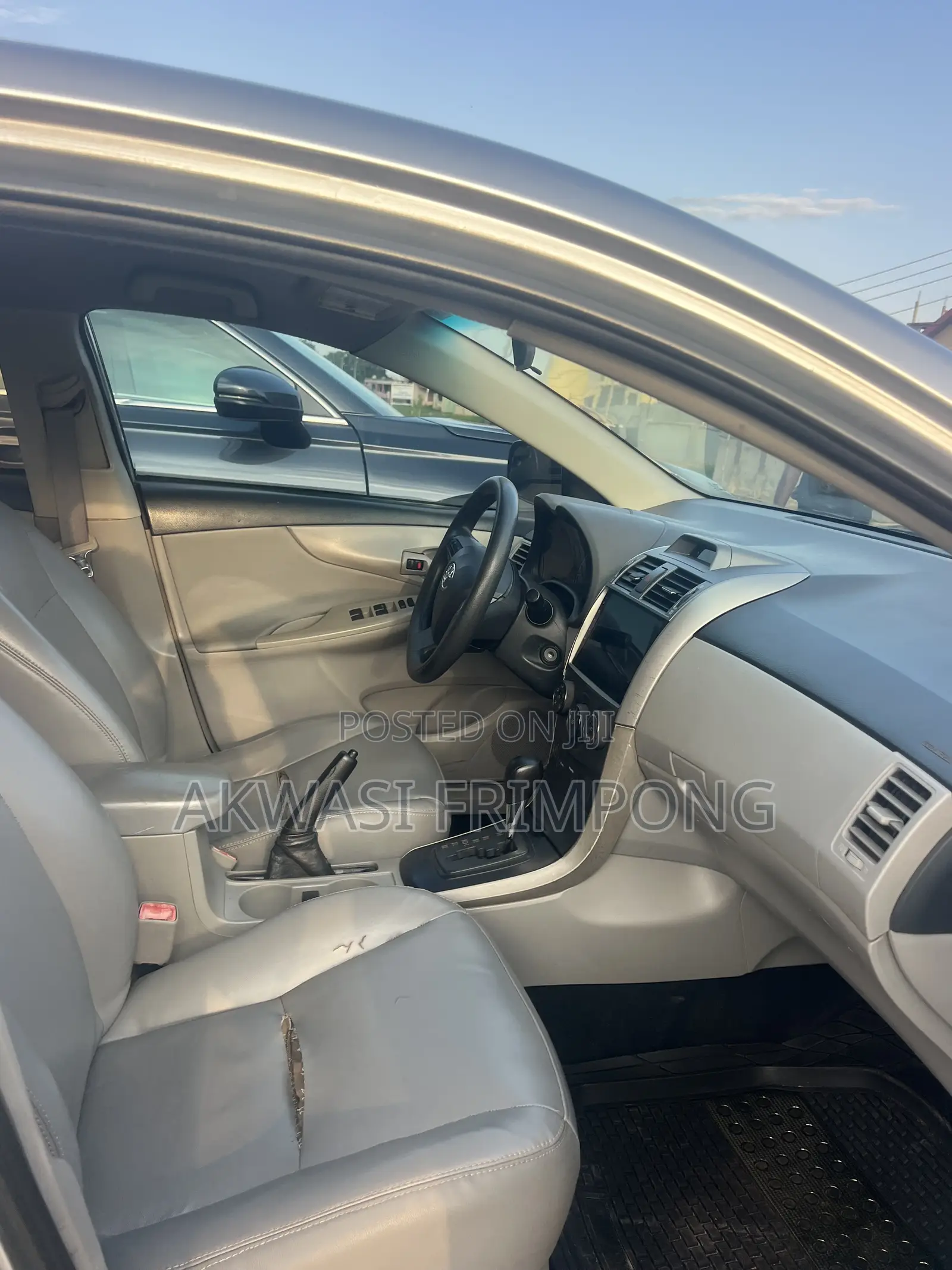 Toyota Corolla LE 4dr Sedan (1.8L 4cyl 4A) 2013 Silver