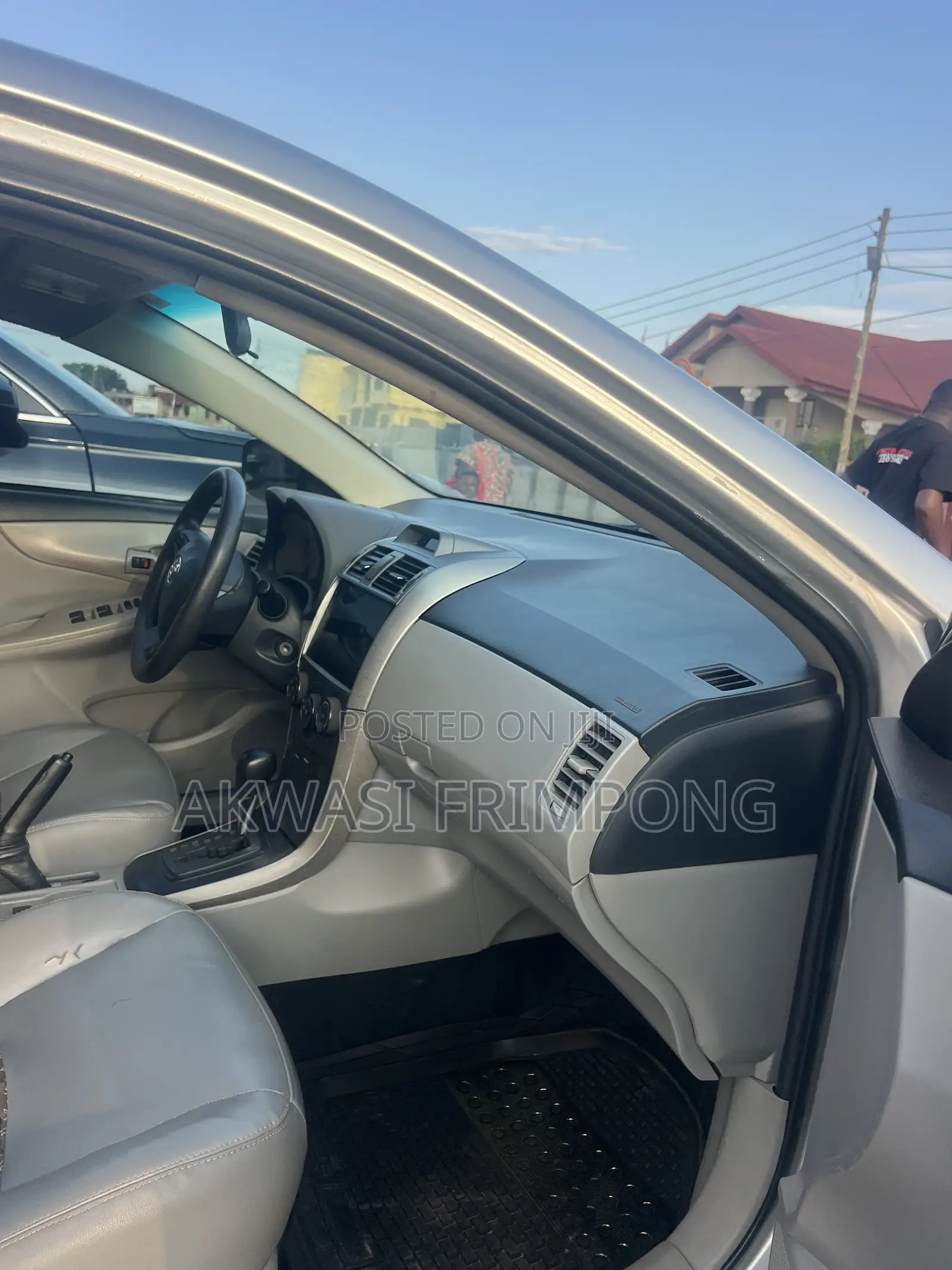 Toyota Corolla LE 4dr Sedan (1.8L 4cyl 4A) 2013 Silver