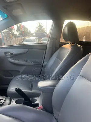 Toyota Corolla LE 4dr Sedan (1.8L 4cyl 4A) 2013 Silver