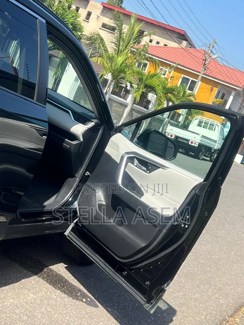 Toyota RAV4 2022 Black