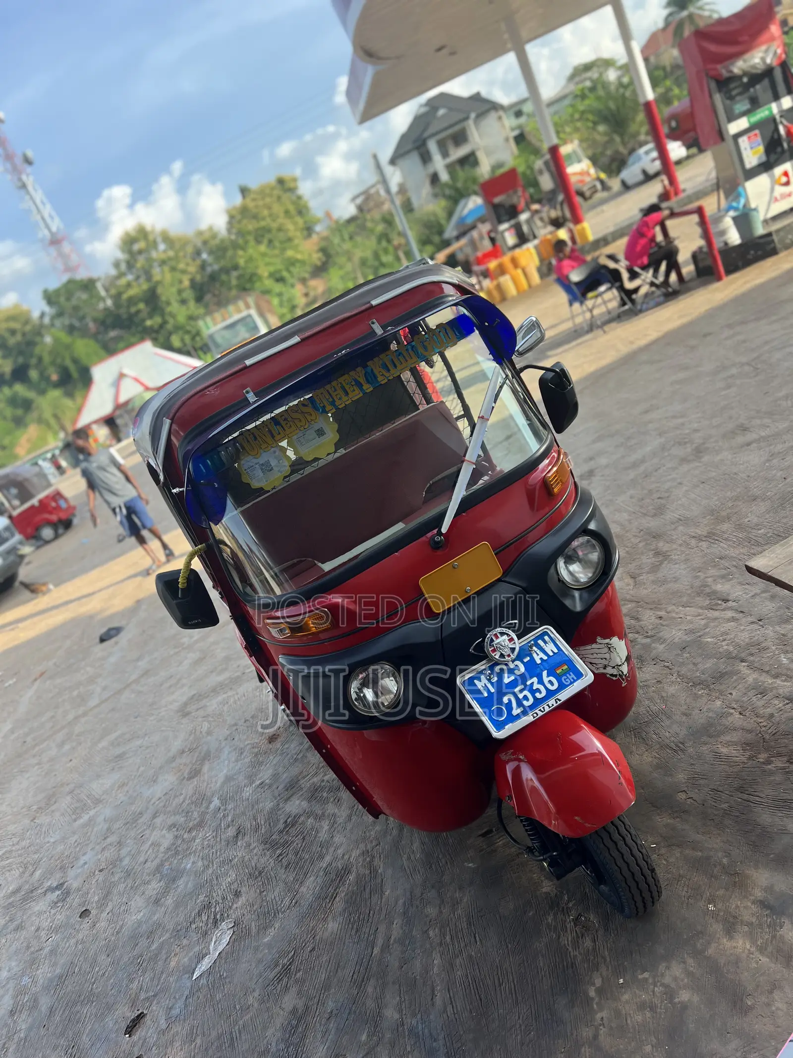 Bajaj RE 2025 Red