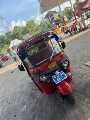 Bajaj RE 2025 Red