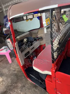 Bajaj RE 2025 Red