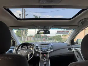 Hyundai Elantra SE Sedan FWD (1.8L 4cyl 6A) 2016 Silver